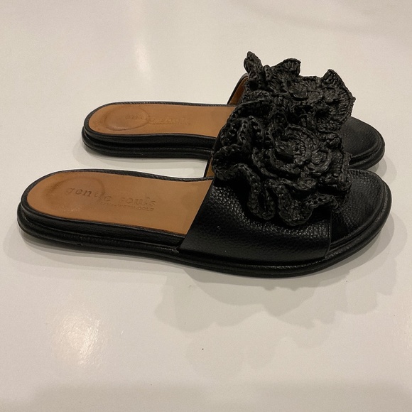 GENTLE SOLES by Kenneth Cole Lucy Platform Slide Crochet Flower Black Size 8.5 - Picture 7 of 9
